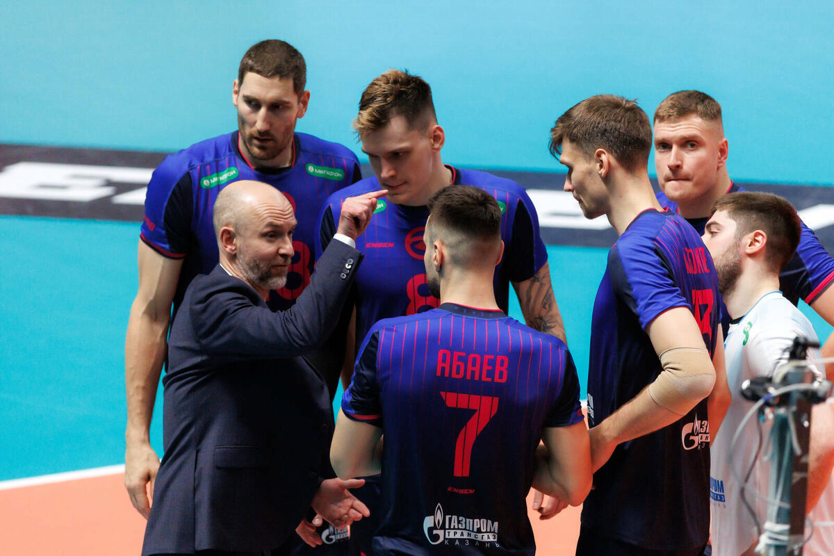 Зенит-Казань (Максим Михайлов, Константин Абаев, Михаил Лабинский, Андрей Сурмачевский, Алексей Кононов, Сантьяго Данани и главный тренер - Алексей Вербов.