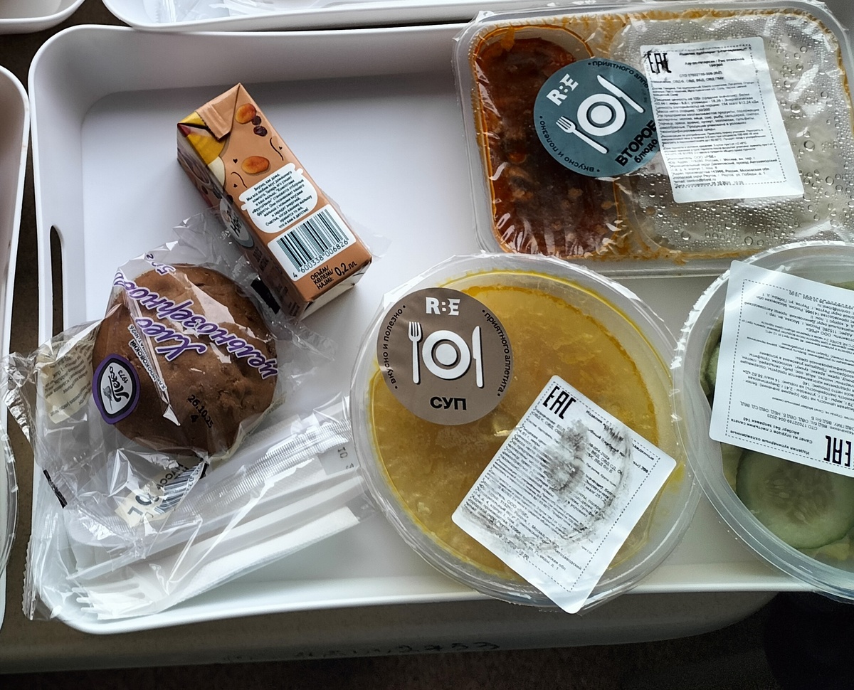 так выглядит обед в одноразовых емкостях