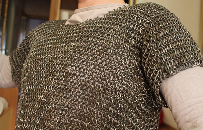 Доспехи - защищают. Это... неожиданно.