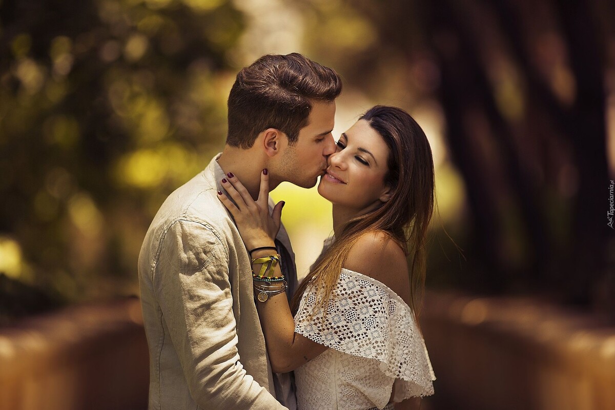 Она доверяет тому кого уважает