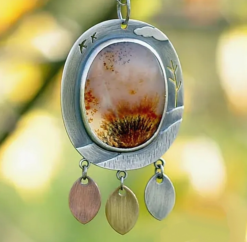 Украшения с агатами.