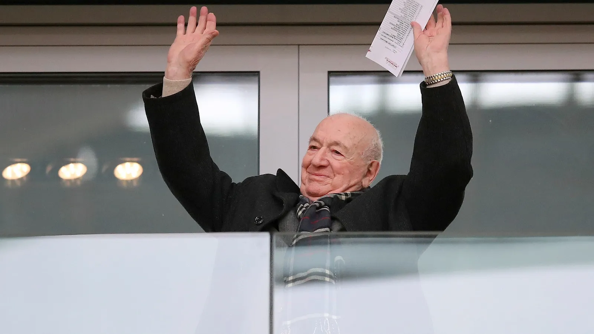 Трибуна на стадионе «Спартака» будет названа именем Симоняна.