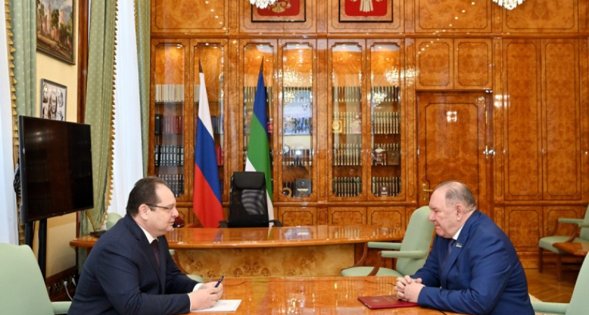    Ростислав Гольдштейн и Александр Макаренко обсудили финансовую стратегию Коми