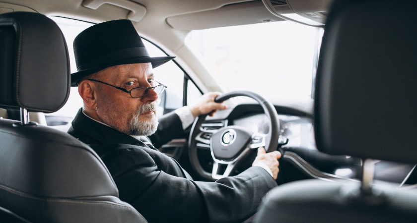    В ГАИ наконец поставили жирную точку: до какого возраста можно водить машину - пенсионерам сообщили действующие ограничения