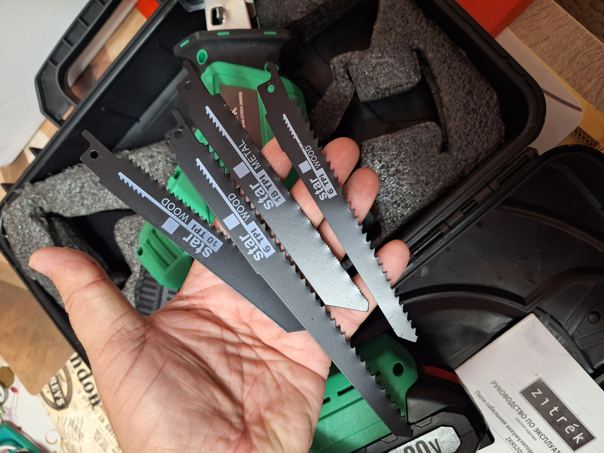 Комплектация и набор полотен в Zitrek ZKRS20V