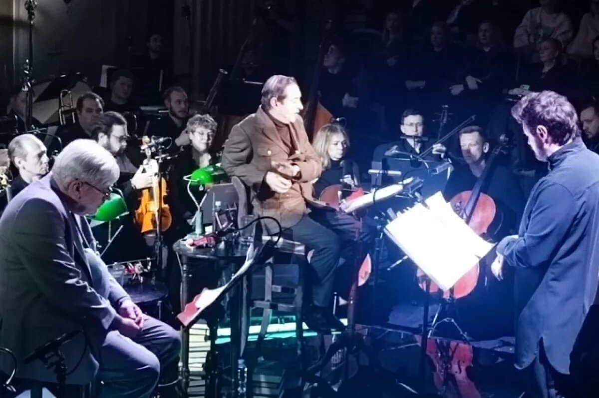    После концерта с участием Хабенского писатель Водолазкин сломал пюпитр