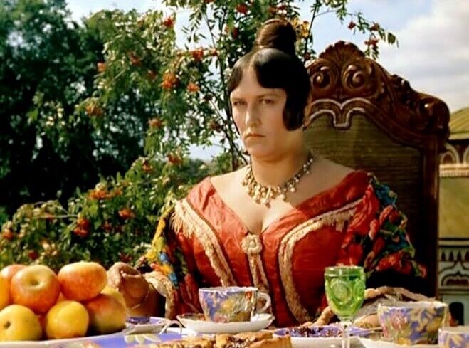 В роли купчихи Белотеловой в фильме "Женитьба Бальзаминова"