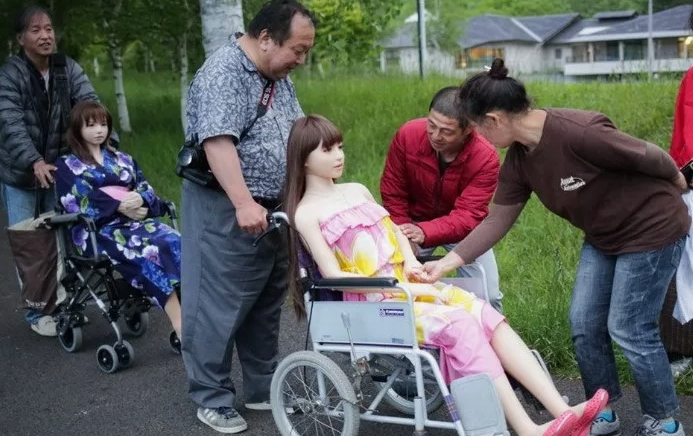 Наконец и японки втянулись в ненастоящую любовь