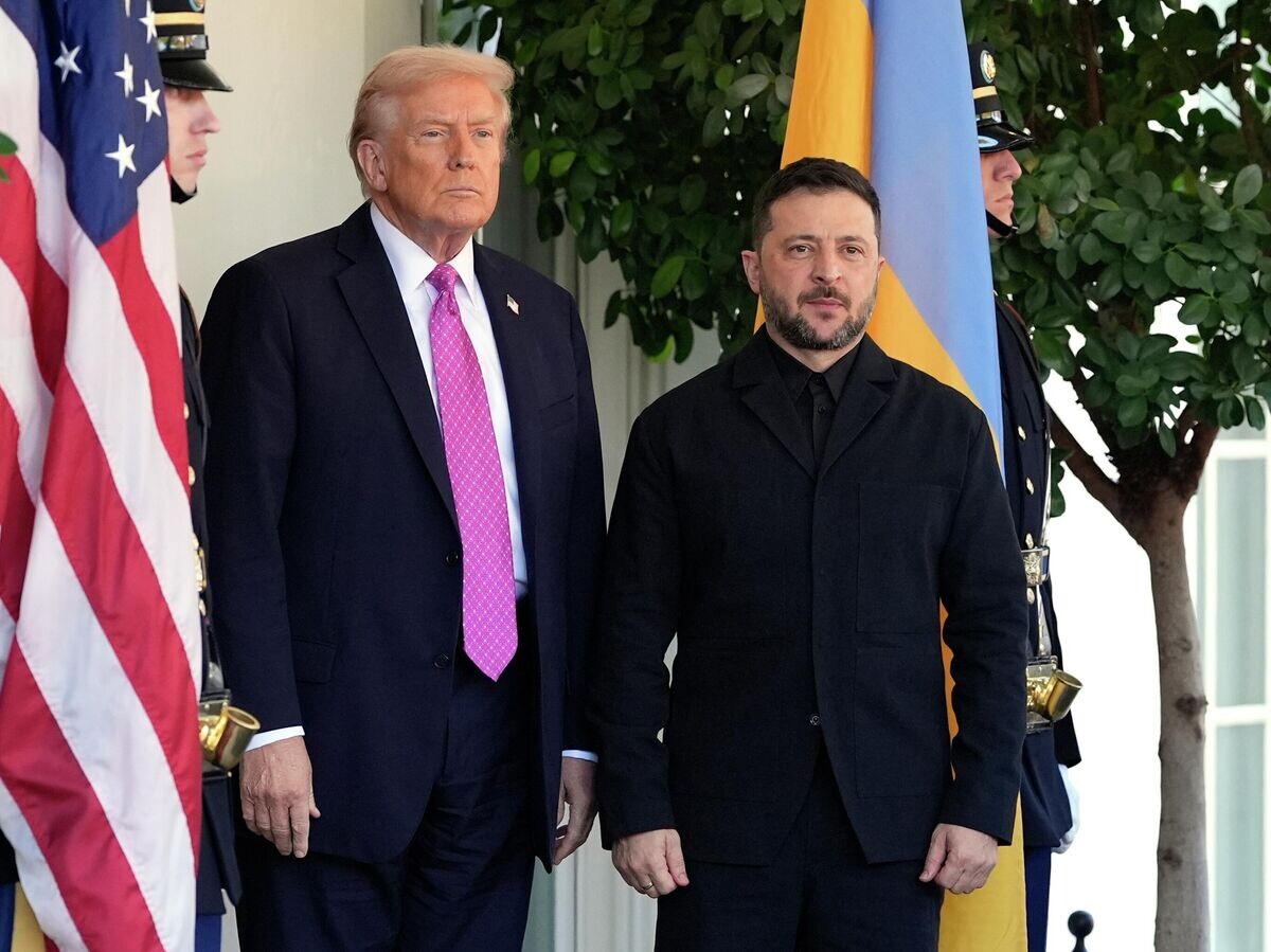    Президент США Дональд Трамп приветствует Владимира Зеленского в Белом доме© AP Photo / Alex Brandon