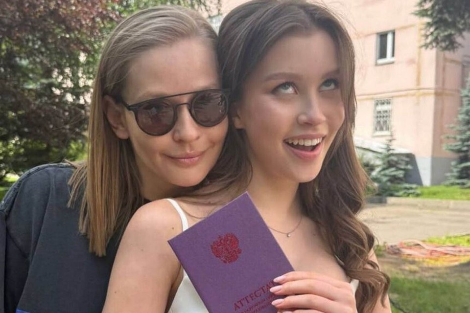    Анна Пересильд решила как мама Юлия — выучиться на актрису. Личная страничка героя публикации в соцсети