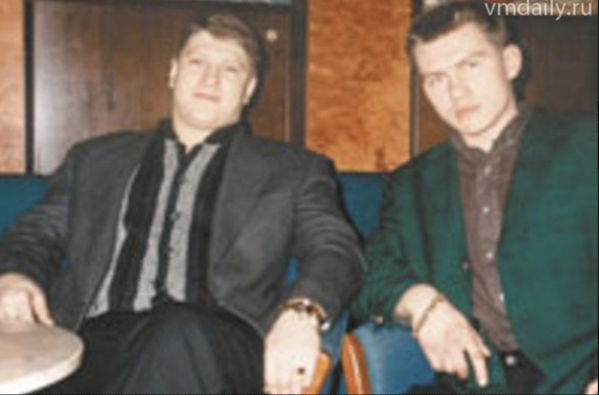 Сибиряк слева