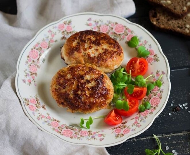 Фарш без сала - мясо “на ветер”: зачем мудрые хозяйки добавляют сало в котлеты. И не из-за сухости мяса: 3 причины добавить кусочек бекона