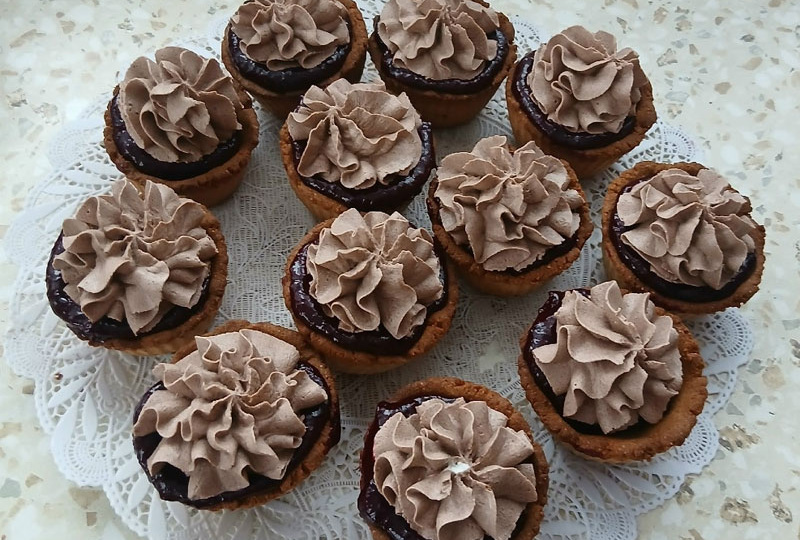 Хрустящие «корзиночки» с джемом и кремом