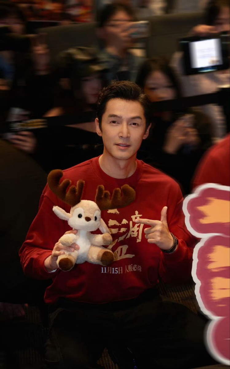 Актёр Ху Гэ. Смотрите галерею...