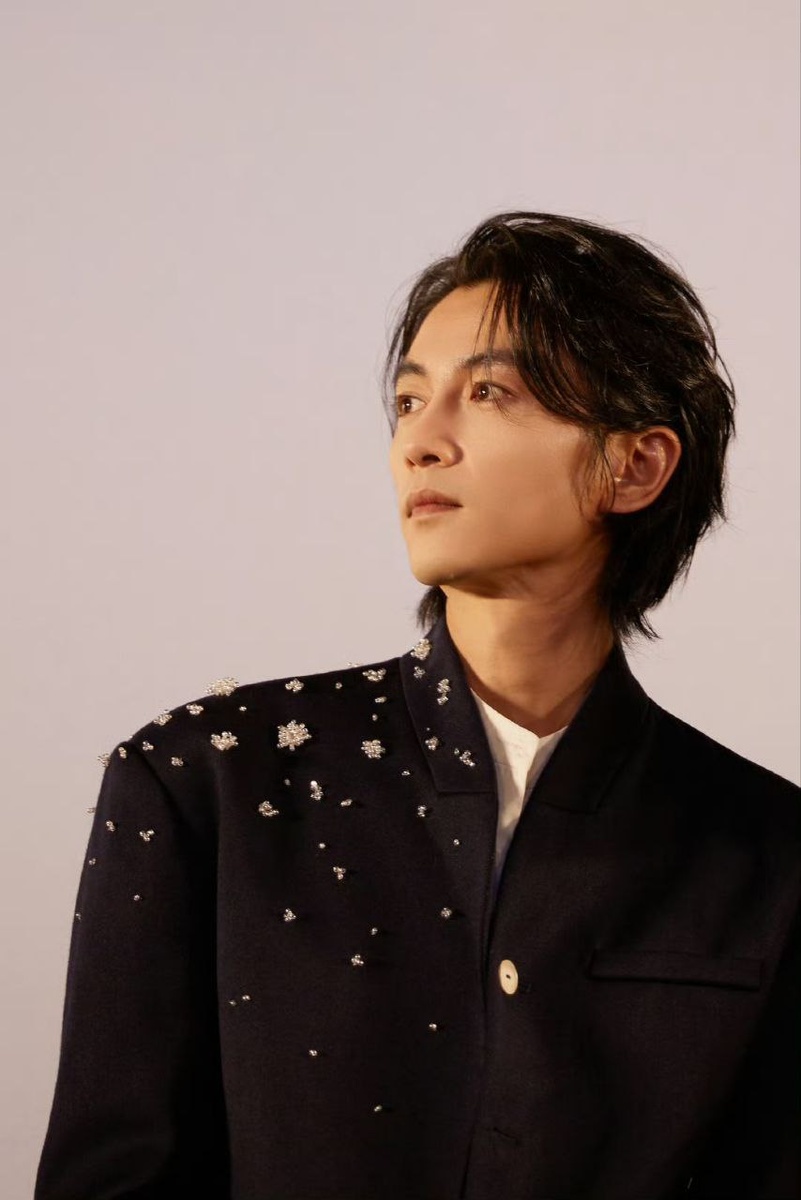 Актёр Чэнь Сяо. Смотрите галерею...