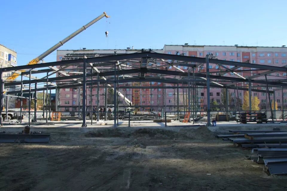    строительство модульного бассейна в Бийске. Источник: телеграм-канал мэра Бийска Виктора Щигрева