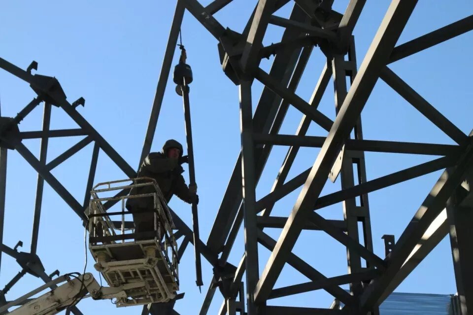    строительство модульного бассейна в Бийске. Источник: телеграм-канал мэра Бийска Виктора Щигрева