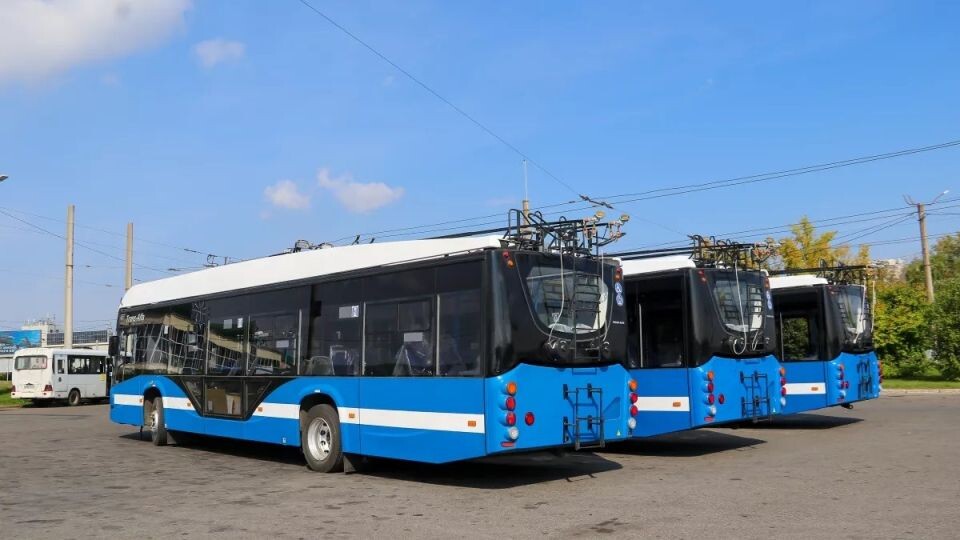    Новые троллейбусы на разворотном кольце на площади Баварина. Источник: Виталий Барабаш