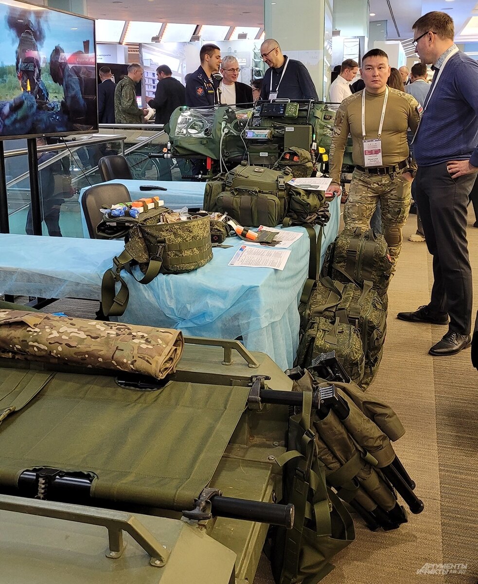    Тележки для эвакуации раненых и другие средства, помогающие оказать первую помощь, были представлены на выставке. Фото: АиФ/ Марина Набатникова