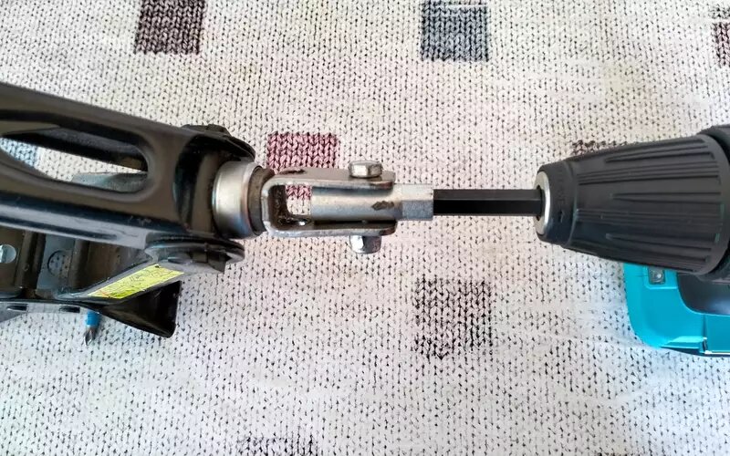 Улучшенный штатный домкрат седана Renault Logan.📷
