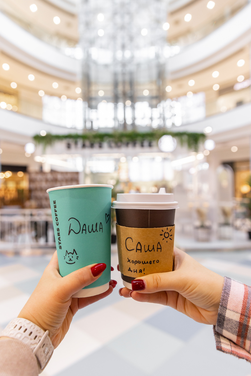 Те самые фирменные стаканчики, где твое имя – важная деталь!