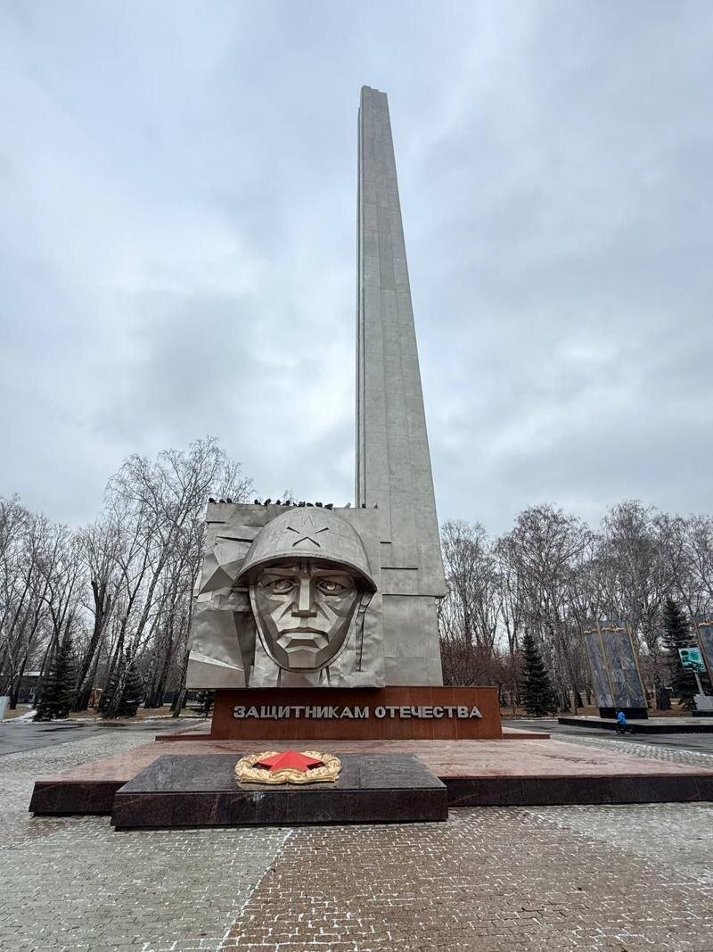    Отремонтированный монумент, посвященный погибшим в ВОВ сотрудникам ЧТЗ