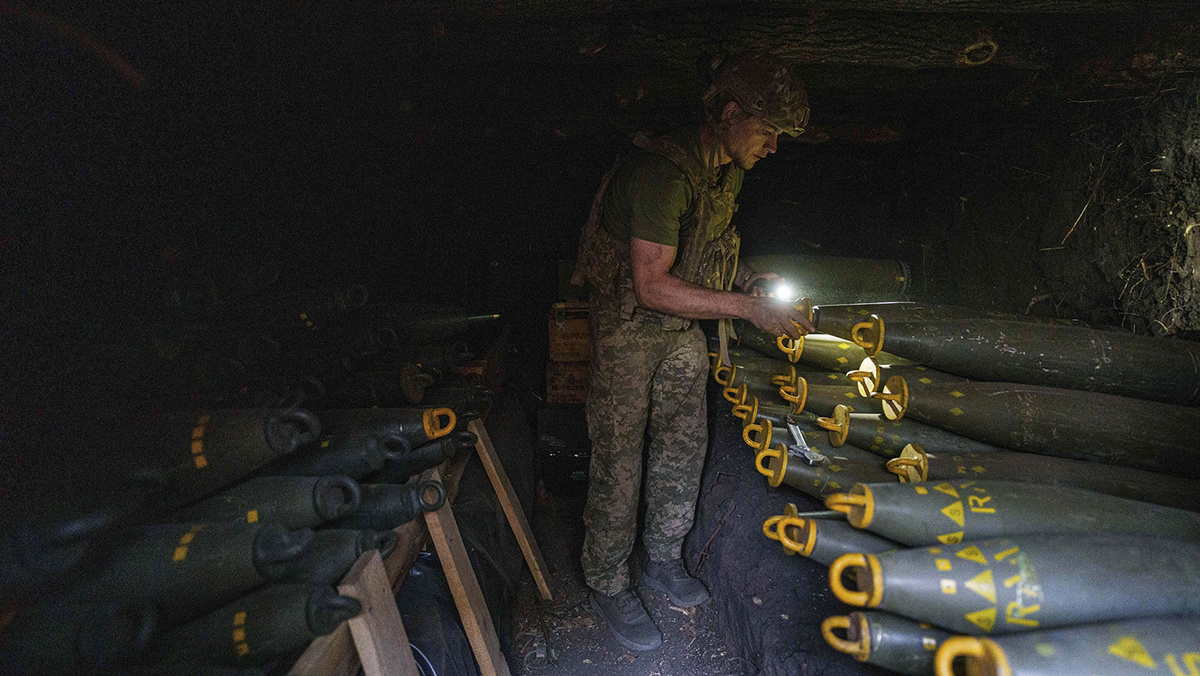   Evgeniy Maloletka / AP