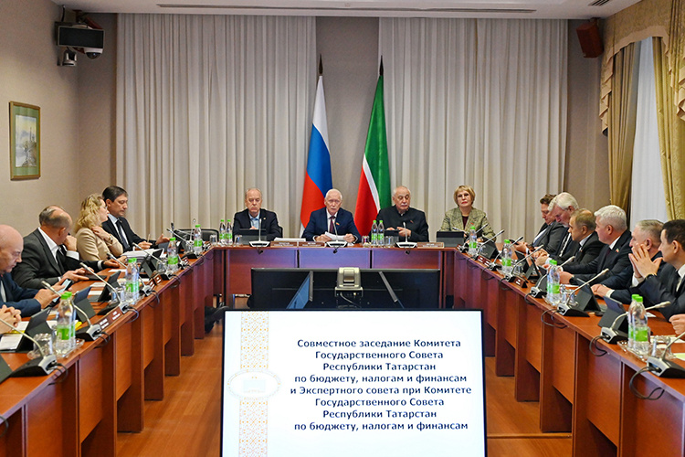    Внушительный пул из 16 поправок — на общую сумму в 23 млрд рублей — пришел от фракции КПРФ.   
Фото: gossov.tatarstan.ru