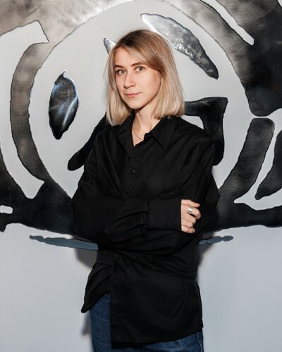    Алиса Николаева: «Важно было найти не просто подборку шедевров определенного периода и определенных городов, а подать их как цельный проект, где каждая работа находится в диалоге с другими».   
Фото: предоставлено А. Николаевой