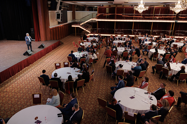    Ежегодно у татарских бизнесменов в Казани проходит «тусовка» — их собирают на форум «Деловые партнеры Татарстана» для обмена опытом и укрепления деловых связей