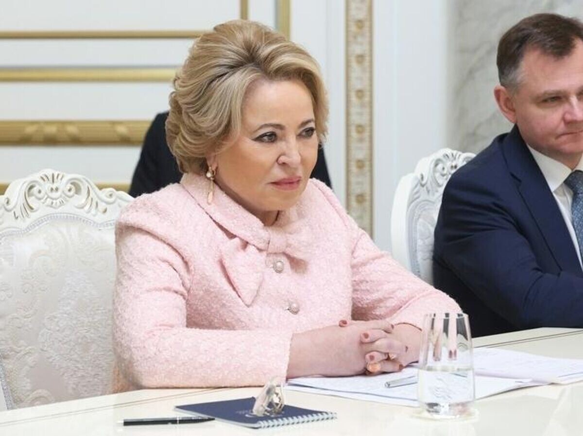    Председатель Совета федерации РФ Валентина Матвиенко на встрече с премьер-министром Республики Армения Николом Пашиняном© РИА Новости / Пресс-служба Совета Федерации РФ