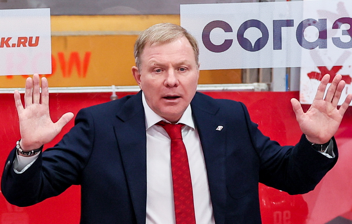    Главный тренер "Спартака" Алексей Жамнов  Сергей Савостьянов/ТАСС