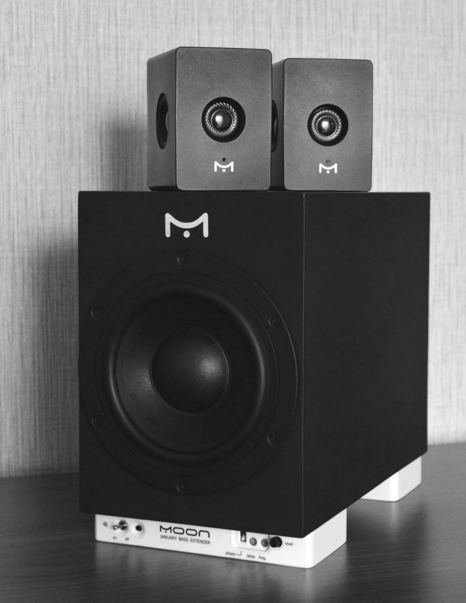 Малогабаритные студийные мониторы ближнего поля Moon January