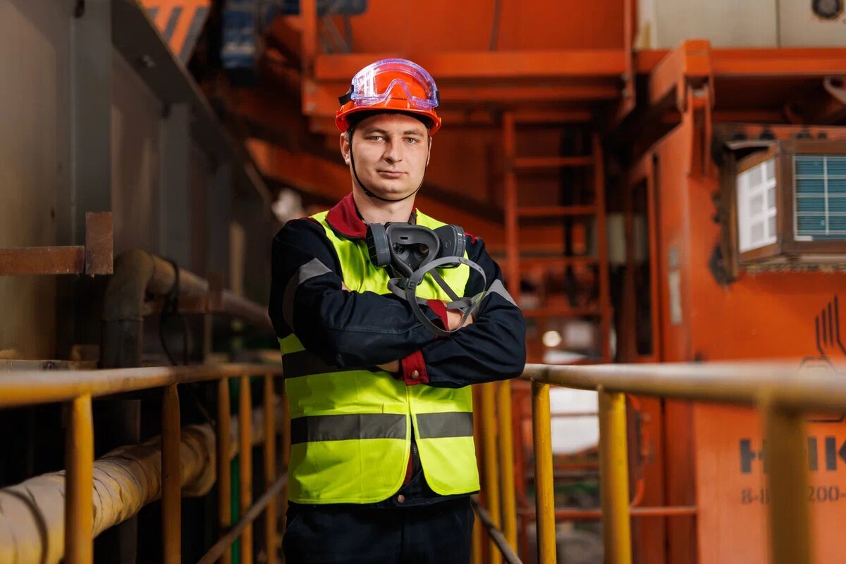 Максим Худяков, машинист крана