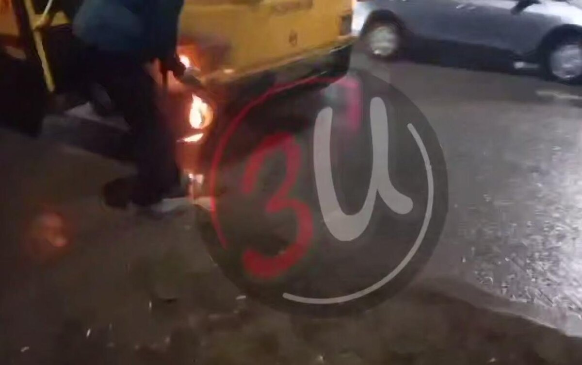    Автобус загорелся на остановке транспорта в Ижевске