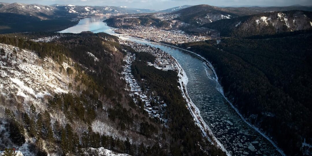 Усть-Манские скалы на левом берегу Маны