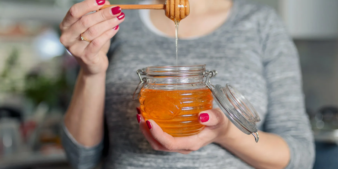 Как разоблачить фальшивый мёд за 30 секунд: простой тест, который работает всегда