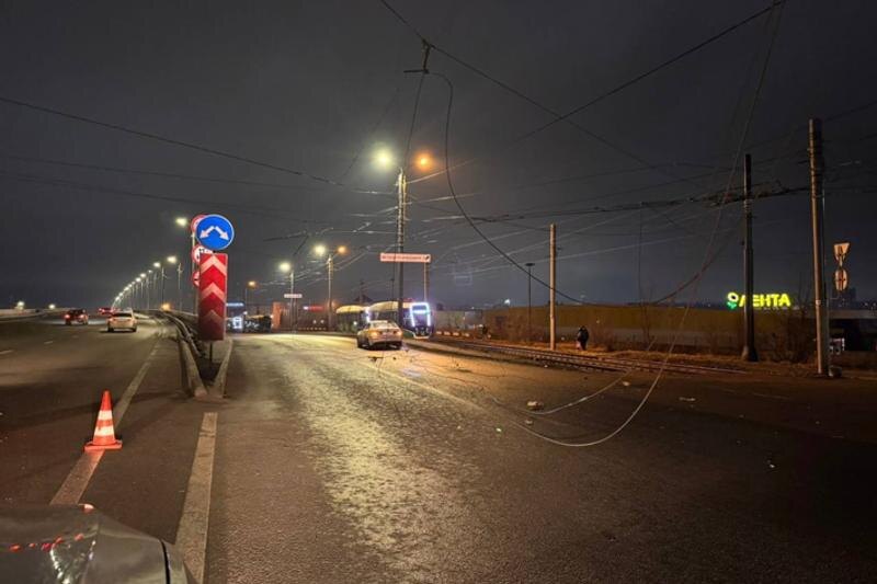    ГАИ Челябинска. Нависшие провода контактной сети