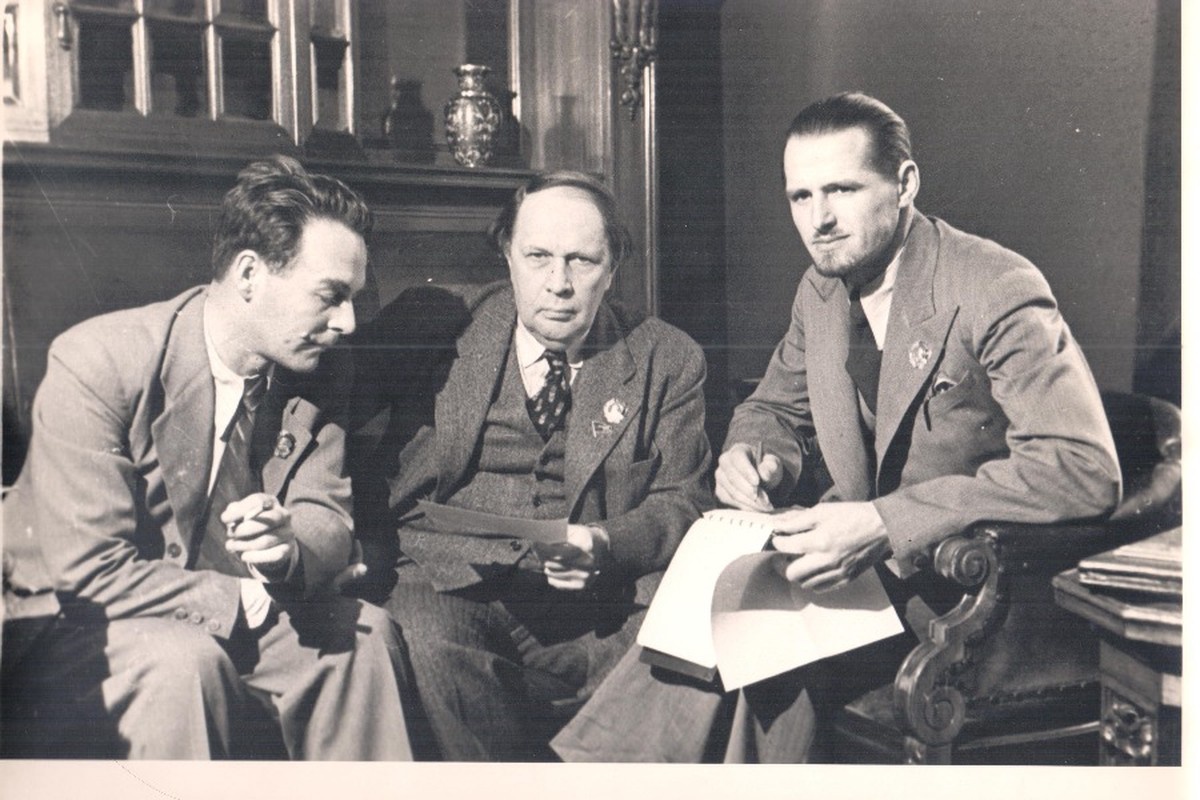 Братья Васильевы и Алексей Толстой. Изображение взято из открытого источника