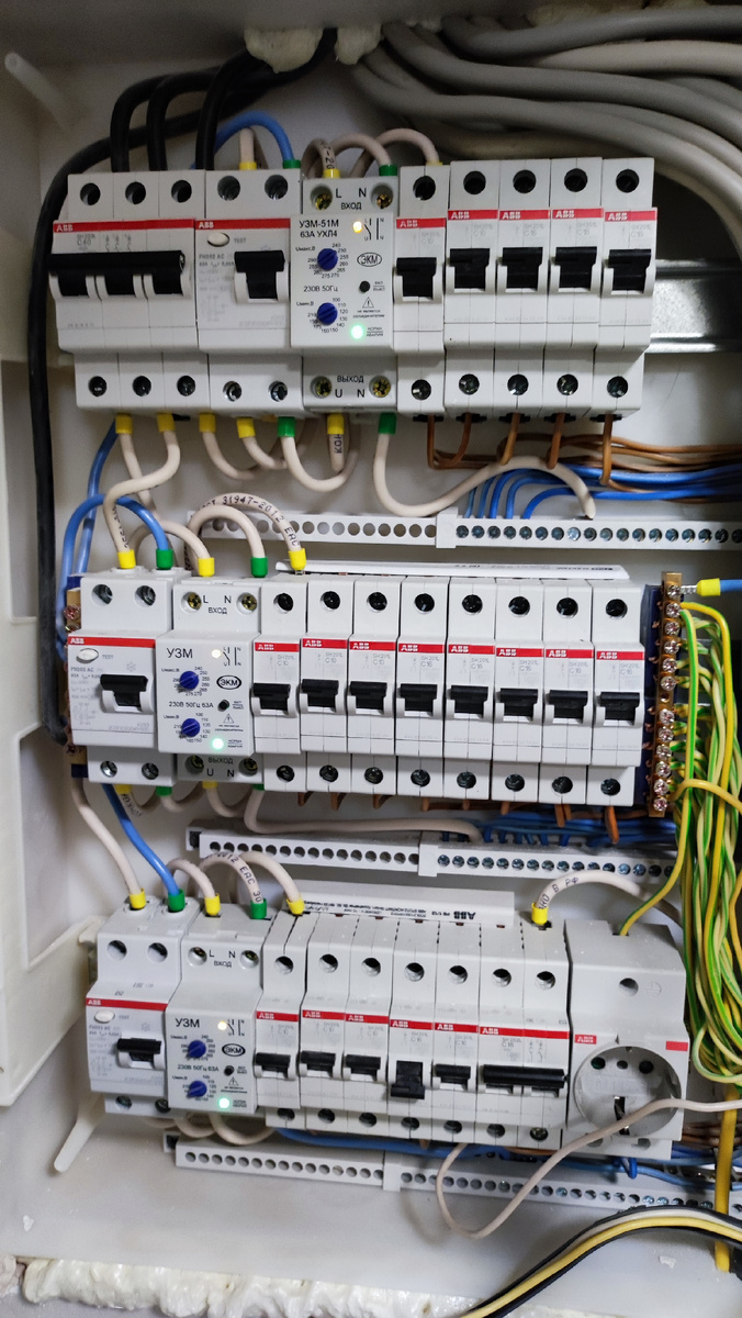 Фото изначального щитка. @ Горбунов Сергей "О загородной жизни"