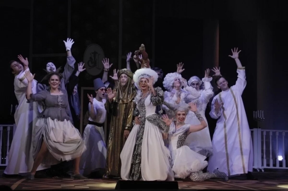    Мольера на это сцене не видели больше полувека.