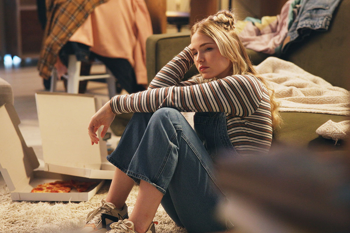 Новички без опыта мечтают о зарплате в 100 000 ₽. Из-за этого найти место им сложнее. Источник: PeopleImages / Shutterstock / FOTODOM