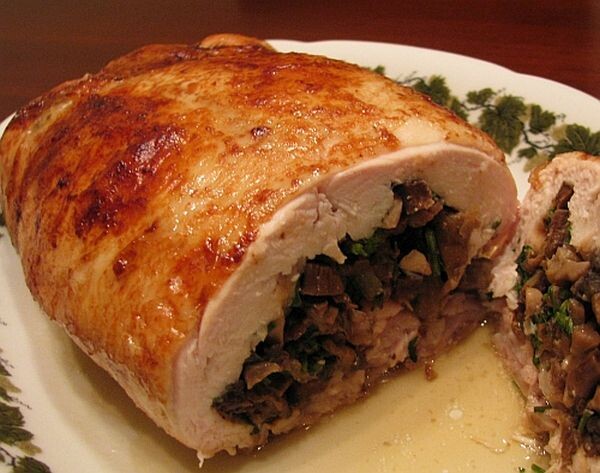 Рулет из курицы с грибами