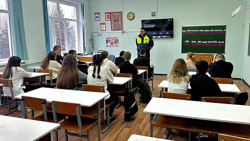    Курганинские полицейские провели уроки правового информирования для школьников