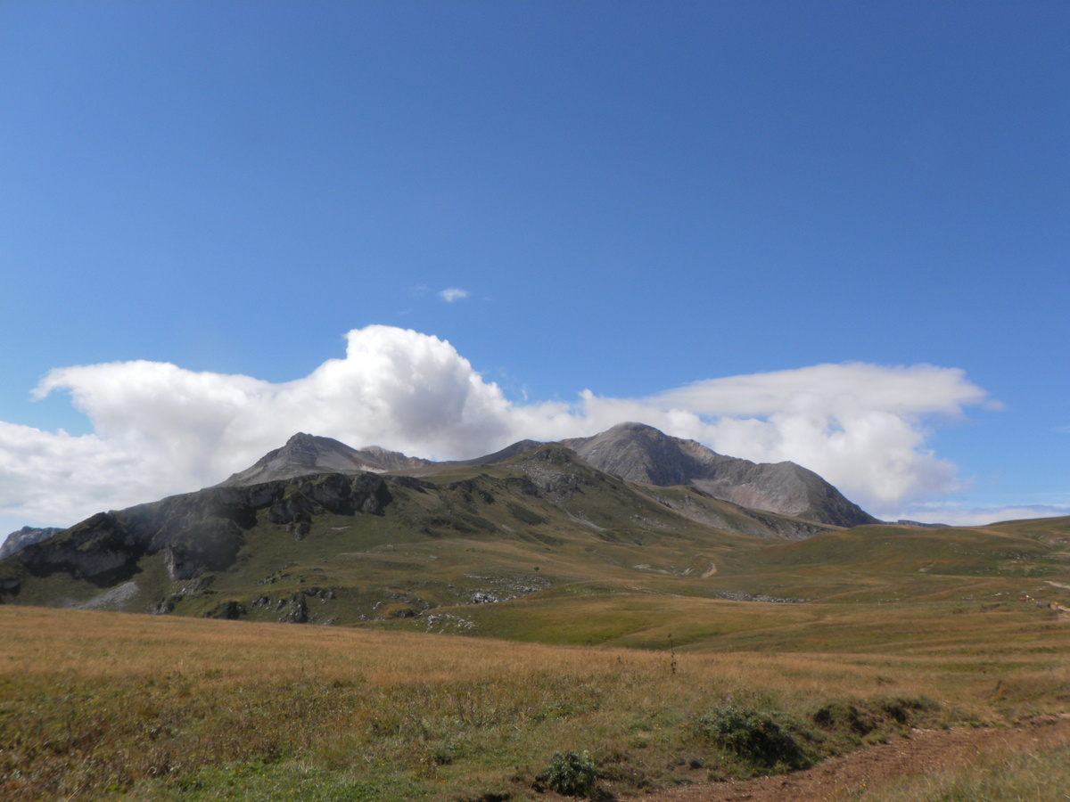 Гора Оштен на плато Лаго-Наки