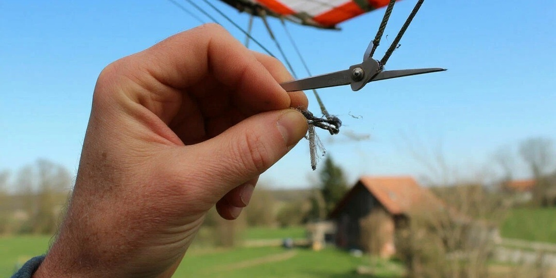 Отрезание ногтя при помощи дельтаплана. Современная сказка не про педикюр