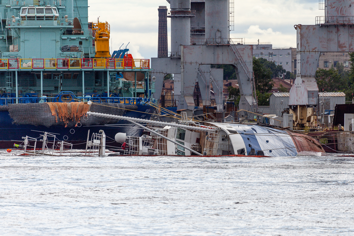 Затонувший буксир «Капитан Ушаков». Фото автора