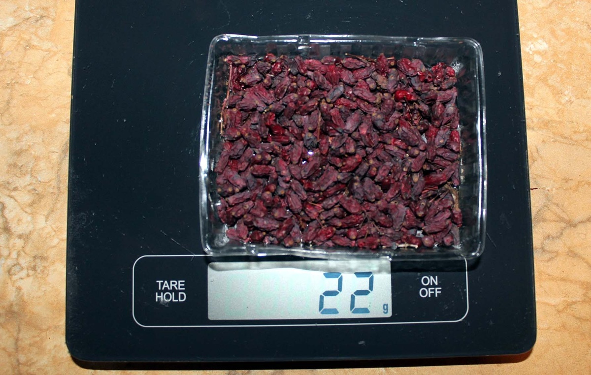 Взвешиваю на весах.