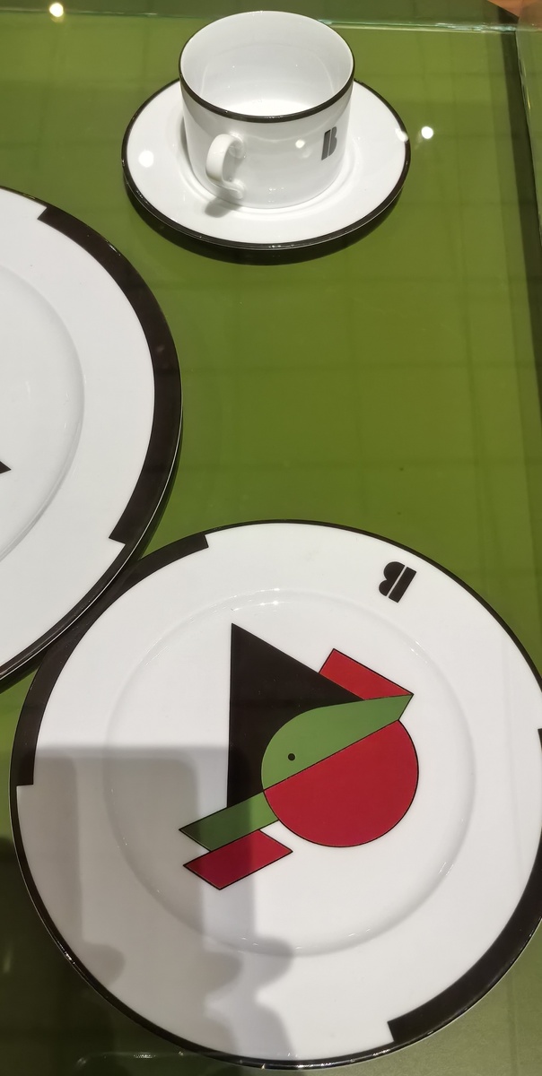 Немухин В. Предметы из сервиза. 1992г. Фарфор, подглазурная роспись. ГТГ