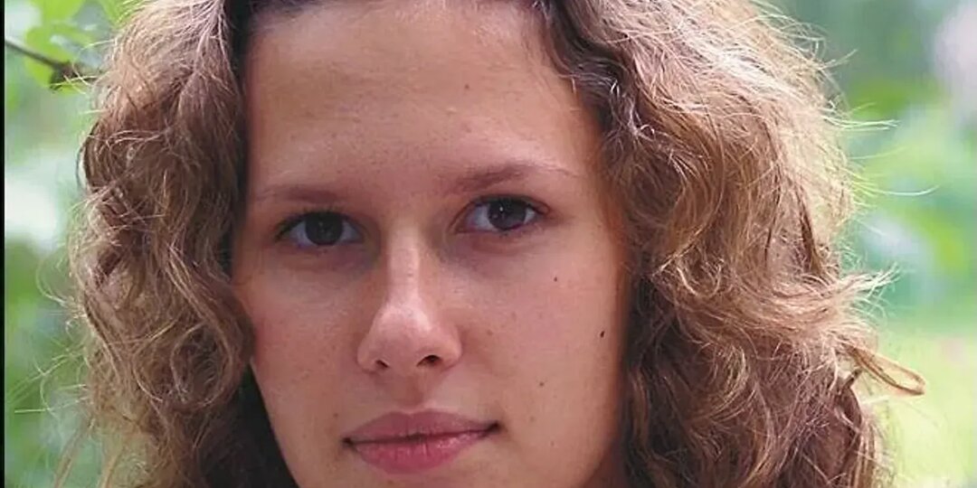 Словно испарилась. Женщина зашла в свой дом и бесследно пропала